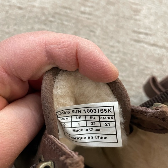 Kids Uggs boots - Picture 3 of 3